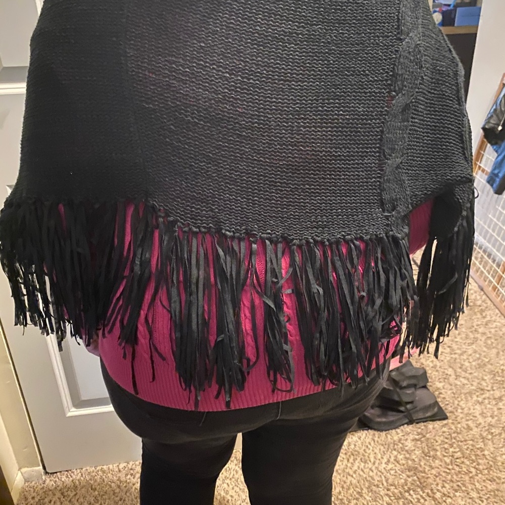 Black Poncho - Picture 6 of 7
